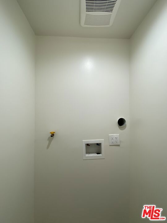 2201 W Court Street, Los Angeles CA: https://media.crmls.org/mediaz/5f1c3cb3-c5f6-497d-af06-b6280463a2f1.jpg