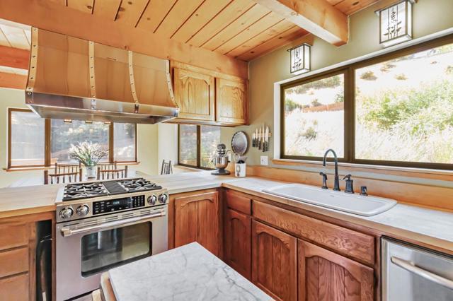 855 Oak Ridge Road, Los Gatos CA: https://media.crmls.org/mediaz/5f1cad54-49ed-4bbe-a490-7bdf228122cf.jpg