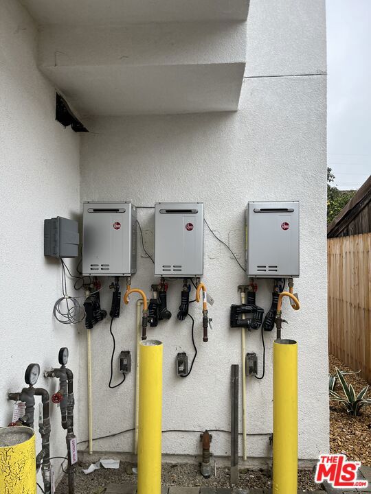 212 E 29th Street, Los Angeles CA: https://media.crmls.org/mediaz/5f1cc07f-0b4c-495e-8c01-1fc3bb1175e6.jpg
