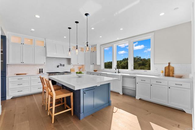 Detail Gallery Image 14 of 56 For 2747 via Del Robles, Fallbrook,  CA 92028 - 3 Beds | 3 Baths