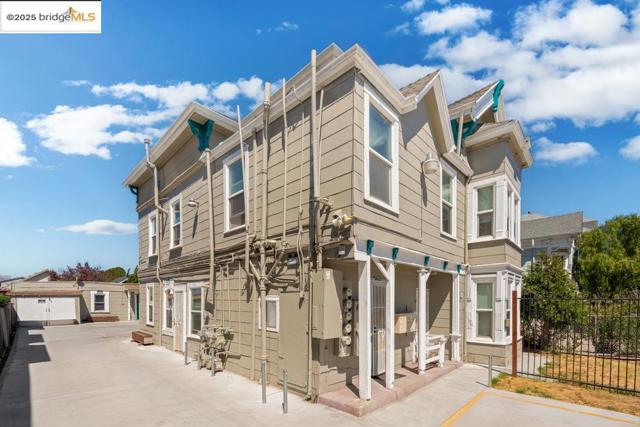 Image 4 of 29 For 1062 60th St