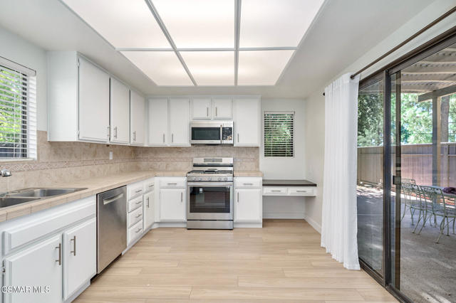 3011 Marigold Place, Thousand Oaks CA: https://media.crmls.org/mediaz/5f1ebab7-e800-4bb5-a550-6fdbc79af0e5.jpg