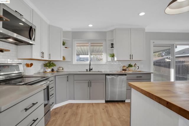 1166 Hibiscus Way, Livermore CA: https://media.crmls.org/mediaz/5f1f0447-7334-4e8c-8ee8-0ce4711bc099.jpg