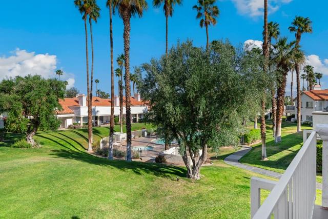 153 Desert Falls E Drive, Palm Desert CA: https://media.crmls.org/mediaz/5f1f0919-6589-4d9a-b071-226733ac4e23.jpg
