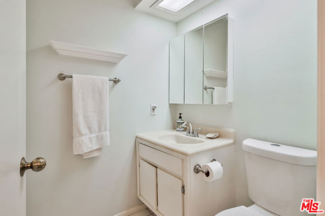 768 Aileen Street, Camarillo CA: https://media.crmls.org/mediaz/5f2005c3-ac56-409e-941d-46a23eaa341a.jpg