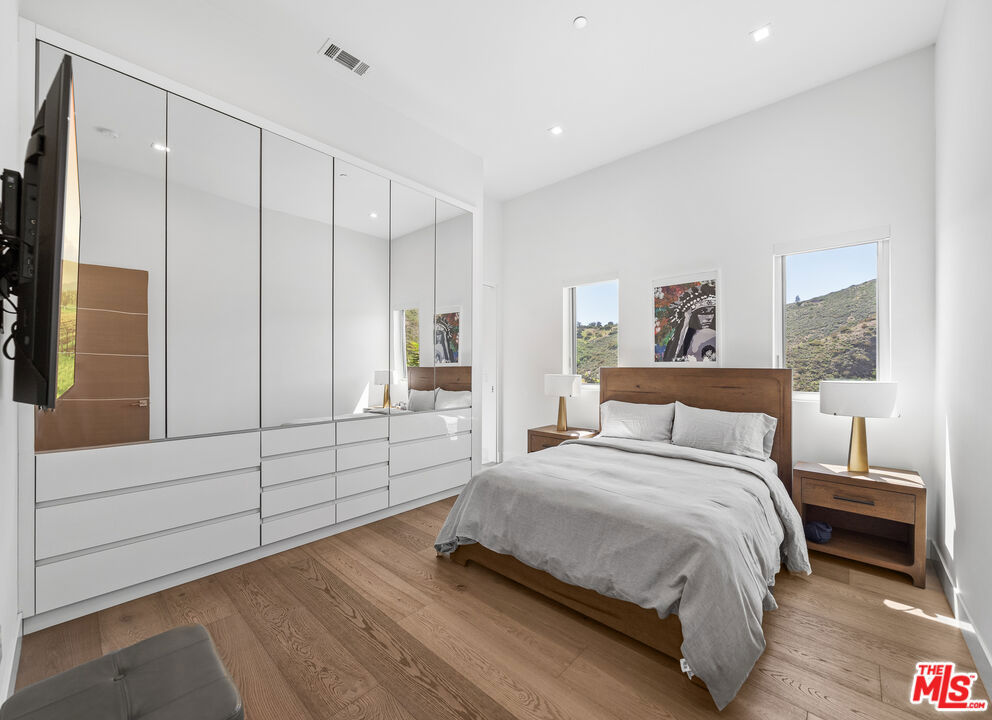 MLS #25535767 image #16