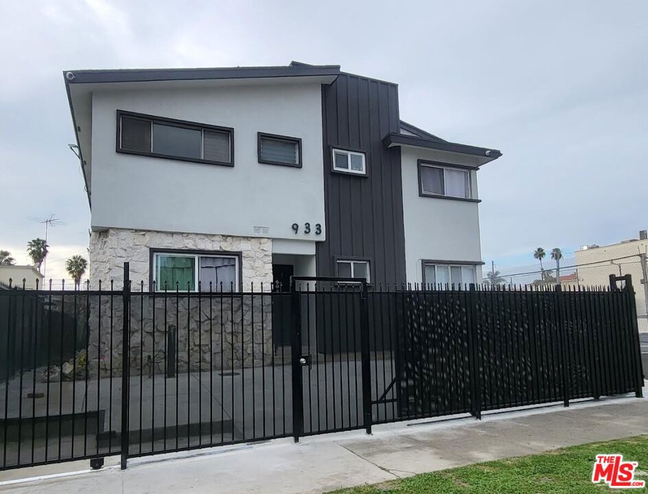933 S Norton Avenue #4