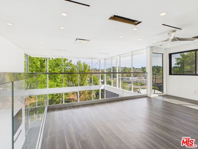 4942 Marmol Drive, Woodland Hills CA: https://media.crmls.org/mediaz/5f20599a-ae6c-47da-a8b6-a62ba9d40a43.jpg