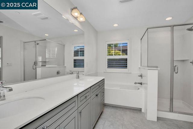 476 Colina Way, El Sobrante CA: https://media.crmls.org/mediaz/5f207398-d1f1-436a-bba8-360efc8bb055.jpg