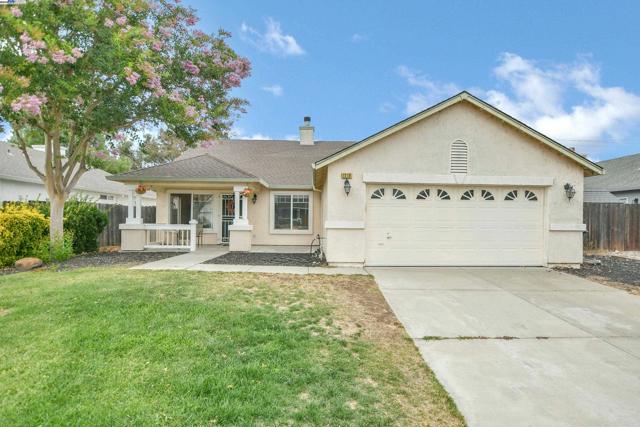 1218 Fetzer Ln, Oakley CA: https://media.crmls.org/mediaz/5f2076dd-18cf-4f04-bcd9-6a22a13bef2e.jpg