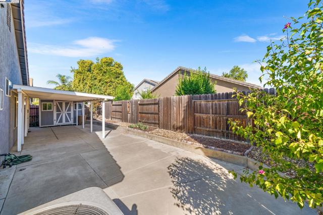 1983 Cork Oak Ln, Manteca CA: https://media.crmls.org/mediaz/5f209679-c27f-42f0-933c-b354a209d270.jpg