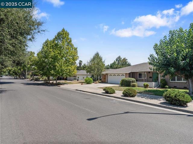 1546 Koch Ln, San Jose CA: https://media.crmls.org/mediaz/5f20f32b-0331-4ba2-b56e-607b92640d40.jpg