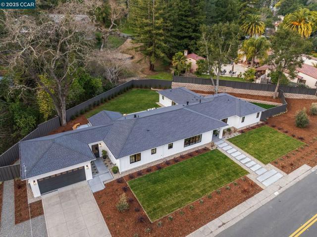 181 Lombardy Lane, Orinda CA: https://media.crmls.org/mediaz/5f2166e1-1b1c-4b25-b15b-3f69a9f9c55b.jpg