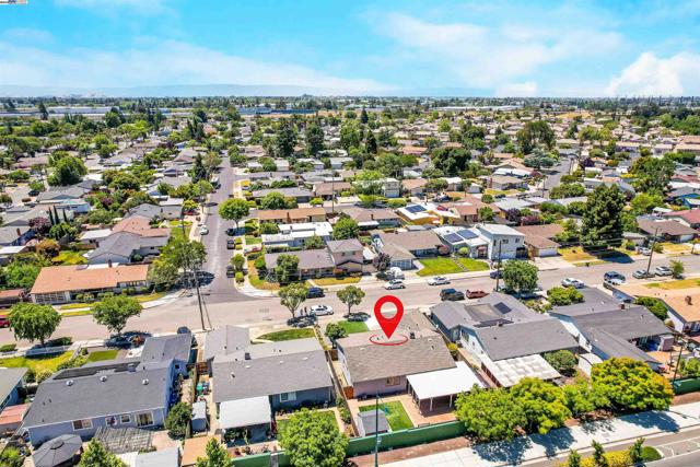 30566 Prestwick Ave, Hayward CA: https://media.crmls.org/mediaz/5f216bac-7fb9-4fed-8d57-720a9ba33fb5.jpg