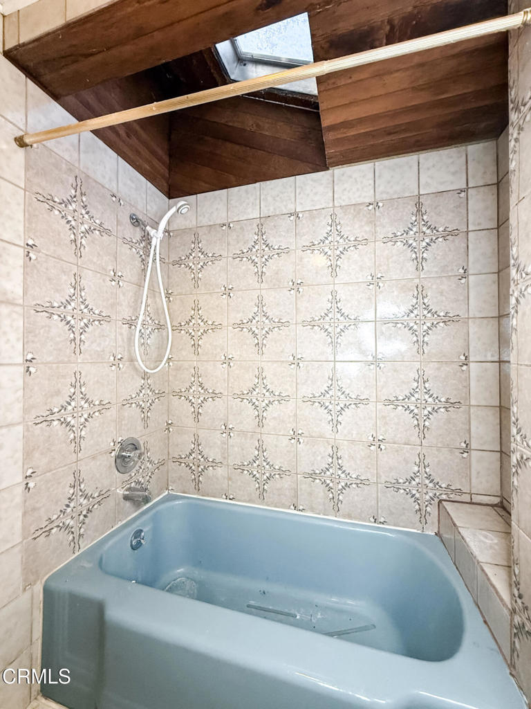 https://media.crmls.org/mediaz/5f219c9b-eec9-4aca-8eaa-9d2ba2d81aa6.jpg?preset=X-Large