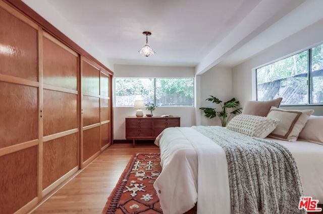1105 E Claremont Street, Pasadena CA: https://media.crmls.org/mediaz/5f21b82d-553f-4a44-96bb-d715a64efdbd.jpg