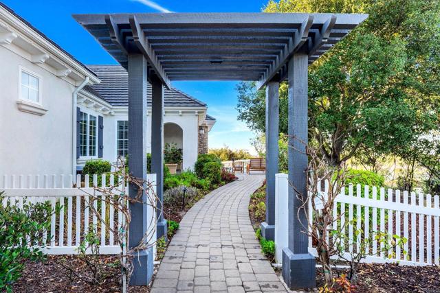 3401 Adams Run, Encinitas CA: https://media.crmls.org/mediaz/5f221655-7f5e-4440-ad58-4550eb768407.jpg