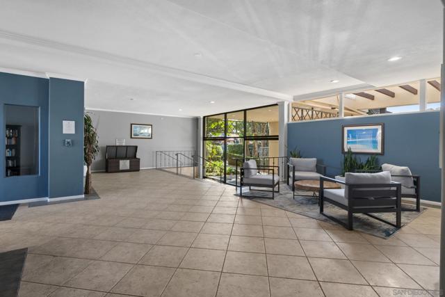 1021 Scott Street, San Diego CA: https://media.crmls.org/mediaz/5f2248af-4e82-4dae-a6a8-7f549907a1e4.jpg