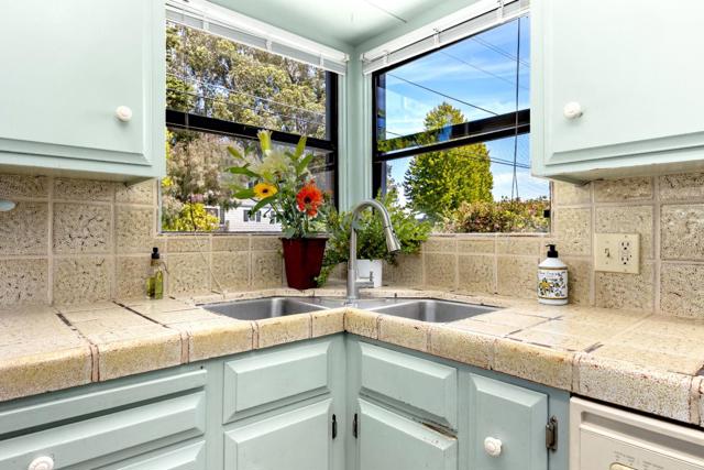 411 Alta Vista Dr, Santa Cruz CA: https://media.crmls.org/mediaz/5f22a5ef-6e55-49ee-8f80-9a07a84a0024.jpg