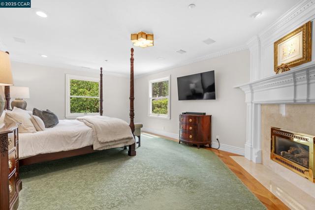 32 Kensington Ct, Alamo CA: https://media.crmls.org/mediaz/5f22edb6-27f4-4fab-87fc-0dee5f752127.jpg