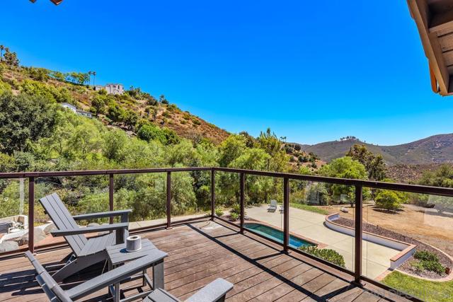 3453 Via Loma Vista, Escondido CA: https://media.crmls.org/mediaz/5f230b0a-6f3c-4b74-9839-1334d47c69ba.jpg