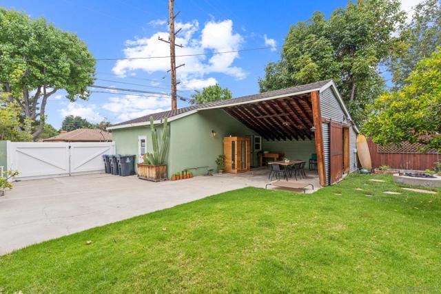701 Catalina Ave, Santa Ana CA: https://media.crmls.org/mediaz/5f233ebe-6837-4f18-8aef-28dbff39605e.jpg