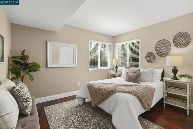 1020 Molad Ct, Concord CA: https://media.crmls.org/mediaz/5f23a9c8-228f-4df9-82f3-ceedcbe921d9.jpg