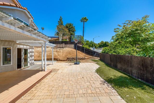 Detail Gallery Image 28 of 38 For 127 Neptune Pl, Escondido,  CA 92026 - 4 Beds | 2/1 Baths