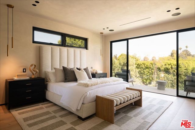 13221 Hesby Street, Sherman Oaks CA: https://media.crmls.org/mediaz/5f24c531-9c3b-47f1-843b-a800f582fc79.jpg
