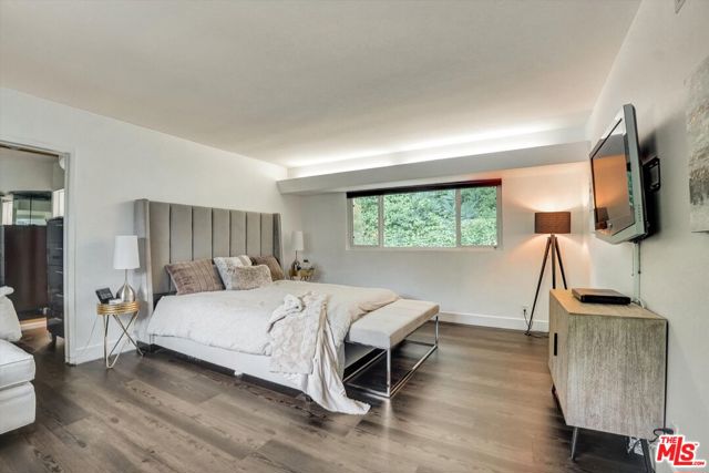 3530 Royal Woods Drive, Sherman Oaks CA: https://media.crmls.org/mediaz/5f253795-84bc-4471-8f2c-e05ed43415f7.jpg