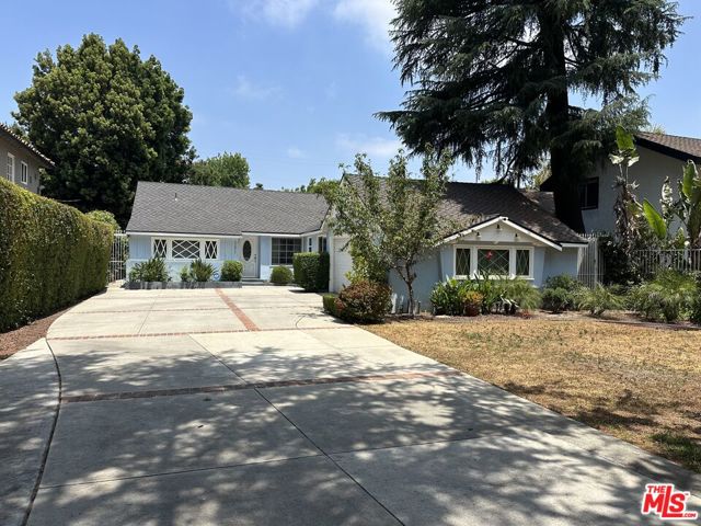 13853 Chandler Boulevard photo 1