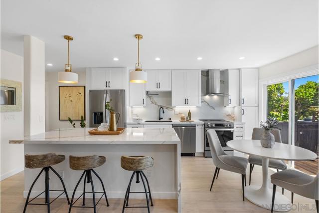 4007 Crown Point Drive, San Diego CA: https://media.crmls.org/mediaz/5f25ac93-1377-4bb9-ac67-93a361559d16.jpg