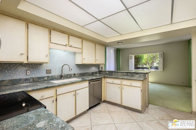 493 Desert Lakes Drive, Palm Springs CA: https://media.crmls.org/mediaz/5f25fc28-099d-4317-a7c7-59961ef44973.jpg