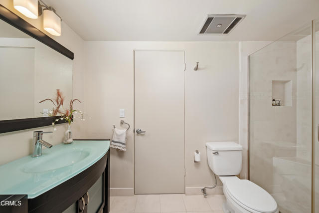 Detail Gallery Image 19 of 37 For 11915 Gorham Ave #3,  Los Angeles,  CA 90049 - 2 Beds | 2 Baths