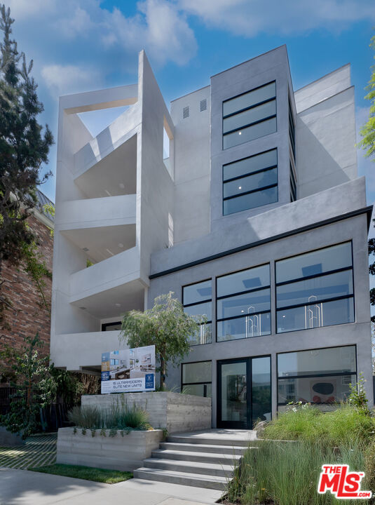 1361 Kelton Avenue Unit 101