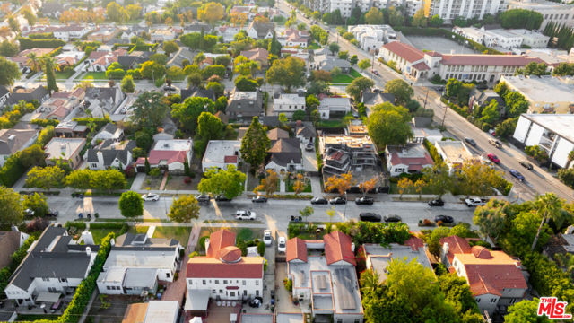 821 S Cloverdale Avenue, Los Angeles CA: https://media.crmls.org/mediaz/5f27359e-6ebb-4db6-b6bf-15db5167e87a.jpg