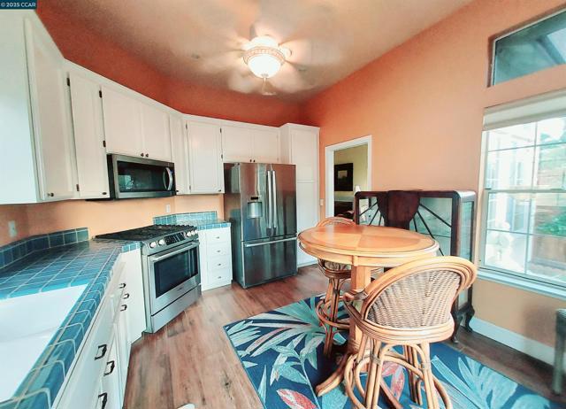 3080 Casadero Ct, Pleasanton CA: https://media.crmls.org/mediaz/5f27bed1-51d0-49a4-a9d8-4cc2c6b5607e.jpg