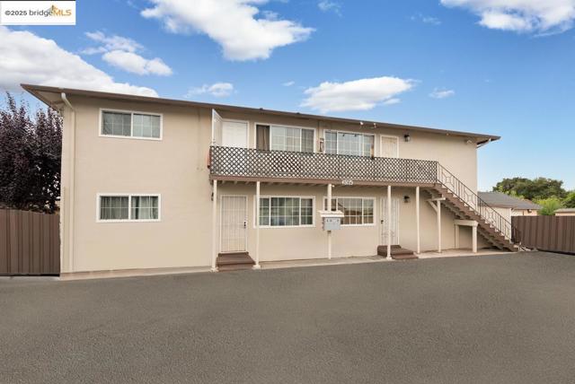 2090 Marina Blvd, San Leandro CA: https://media.crmls.org/mediaz/5f27d73e-036b-4c8e-acfe-55437397c273.jpg