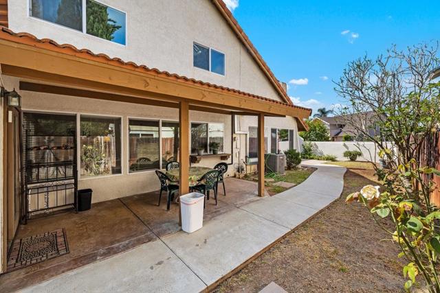 1387 Don Carlos Ct, Chula Vista CA: https://media.crmls.org/mediaz/5f28250e-e98d-4828-bcd5-b5bf6ca7821c.jpg