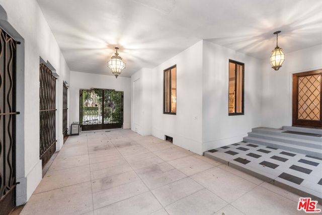 191 Hudson Avenue, Los Angeles, California 90004, 5 Bedrooms Bedrooms, ,6 BathroomsBathrooms,Single Family Residence,For Sale,Hudson,24403947