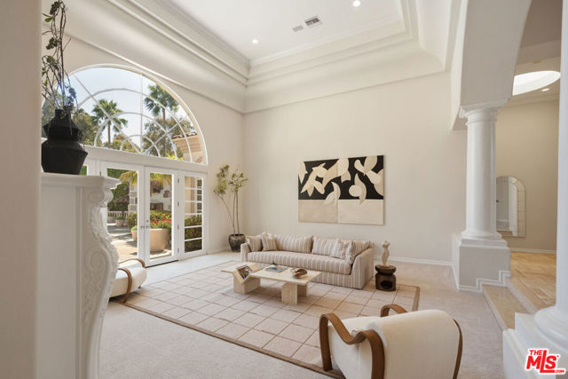 16727 Camino Sierra Del Sur Drive, Rancho Santa Fe CA: https://media.crmls.org/mediaz/5f285d1a-a572-4e3e-bc36-a7b757a9562b.jpg