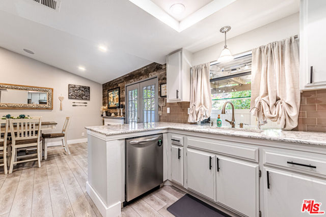 20055 Avenue Of The Oaks, Newhall CA: https://media.crmls.org/mediaz/5f28a8da-f53a-4c49-a7fa-8b7b5ba24fe7.jpg