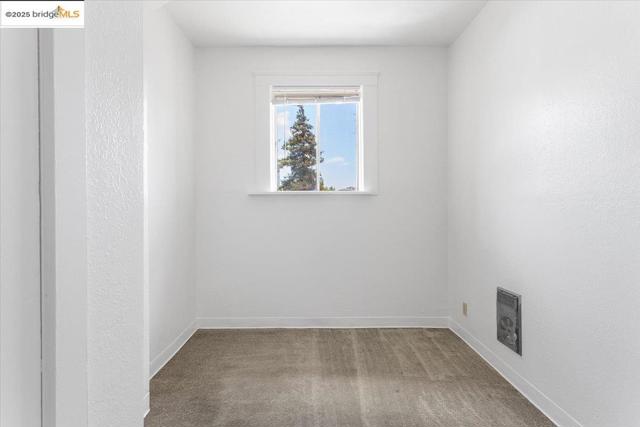 498 25th Street, Oakland CA: https://media.crmls.org/mediaz/5f28eec6-8663-4bdd-a234-3d6c1b2c5326.jpg