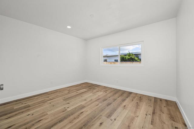6979 81 Amherst, San Diego CA: https://media.crmls.org/mediaz/5f2a0163-ee74-46f3-bf6f-d84f0d022b03.jpg