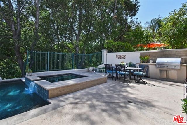 4342 Park Verdi, Calabasas CA: https://media.crmls.org/mediaz/5f2a1d74-0fa3-4bb8-adfb-cc4925eb4b7f.jpg