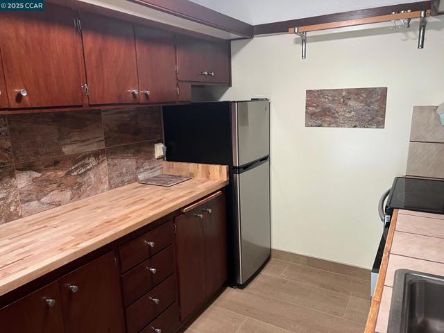 67 Brookwood Rd, Orinda CA: https://media.crmls.org/mediaz/5f2a1f22-4e38-4d86-bb8f-b738643e159d.jpg