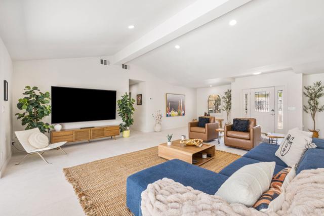 73298 Buckboard Trail Trail, Palm Desert CA: https://media.crmls.org/mediaz/5f2a98e9-30ab-43fe-ab77-3d83c389f2f6.jpg