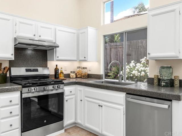 Detail Gallery Image 18 of 40 For 1219 Sunglow Dr, Oceanside,  CA 92056 - 4 Beds | 2 Baths
