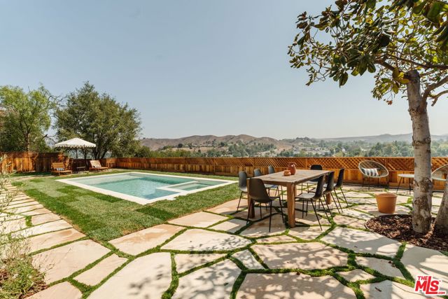 29204 Deep Shadow Drive, Agoura Hills CA: https://media.crmls.org/mediaz/5f2c6855-1ce1-4ac8-84d5-a334bbb68790.jpg