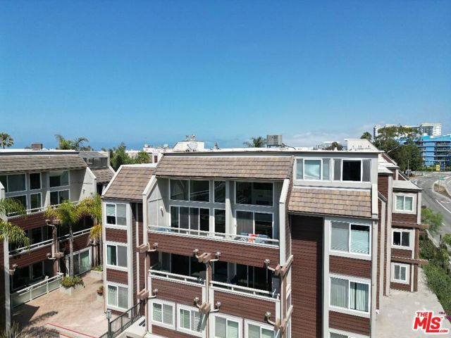 4200 Via Dolce, Marina del Rey CA: https://media.crmls.org/mediaz/5f2c81f5-9599-48d0-a295-0c0bc506e2c3.jpg